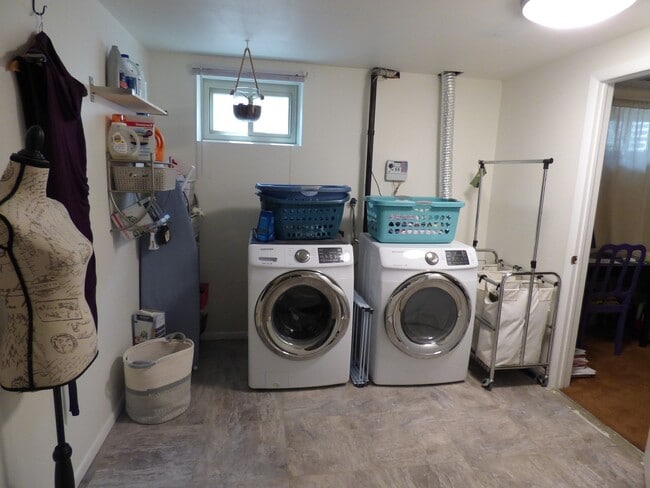 Building Photo - Great House in a Great Neighborhood!