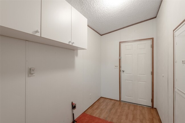 Building Photo - 37 Riverside Ln