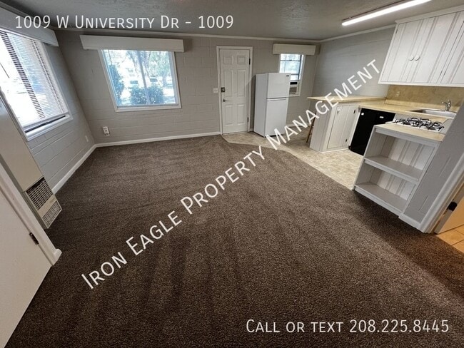 Building Photo - 1009 W University Dr