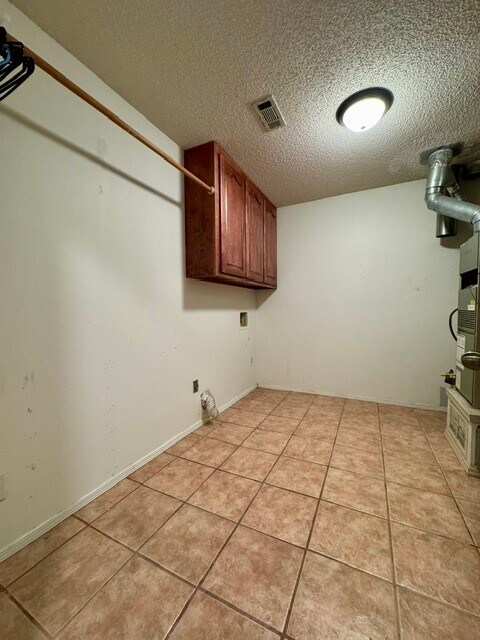 Building Photo - 13135 Pleasant Hill Rd