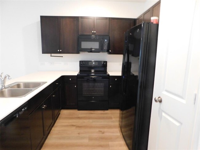 Building Photo - 340 The Bad Wy