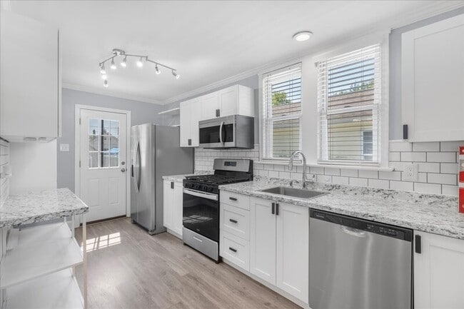 Building Photo - 545 Nassau Ave