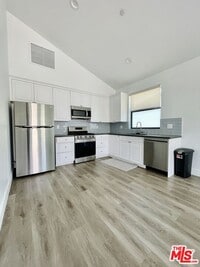 Building Photo - 11922 S Isis Ave