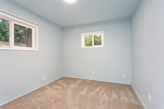Building Photo - AVAILABLE FOR RENT – Beautiful 4BD / 3BA Home in Tacoma!