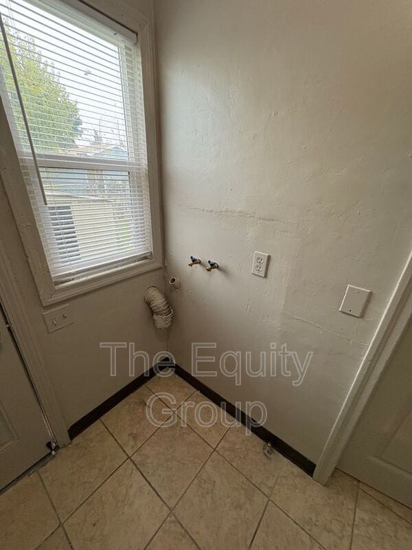 Building Photo - 311 E Grove Ave