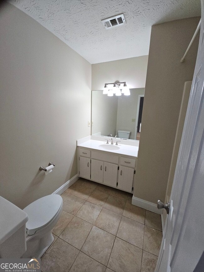 Building Photo - 102 Sauterne Way