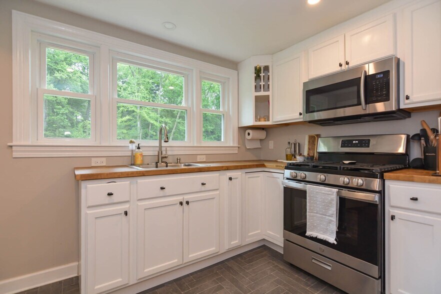 Building Photo - 399 Shawsheen Ave