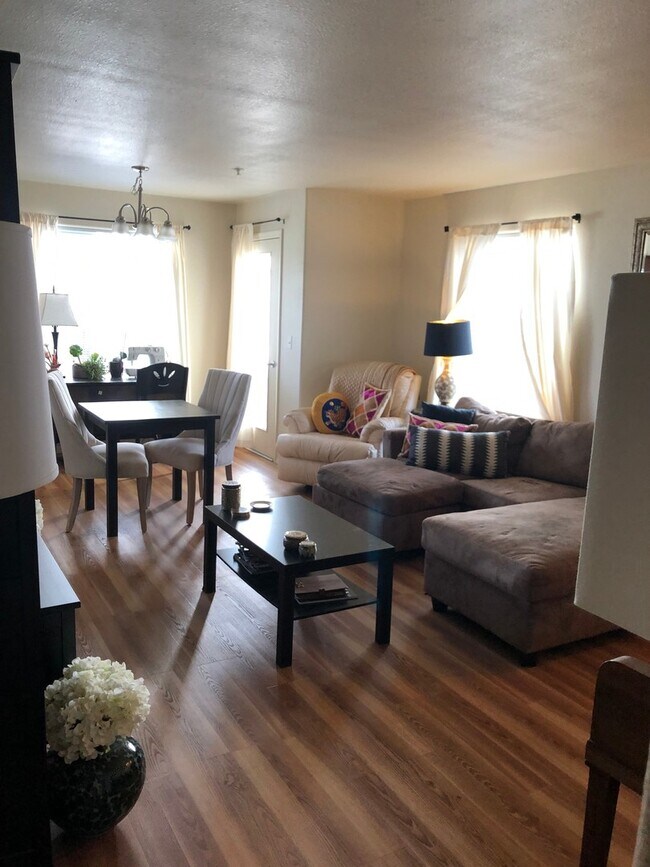 Building Photo - 1 Bedroom 1 Bathroom Condo
