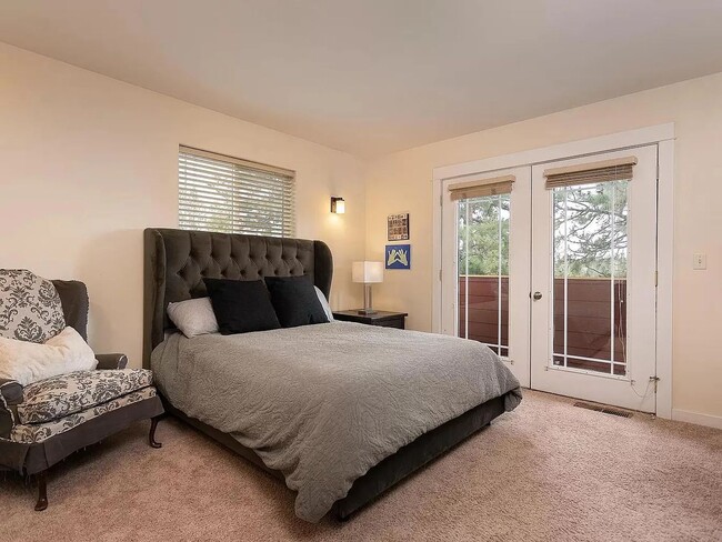 Building Photo - 2242 NW Torrey Pines Dr