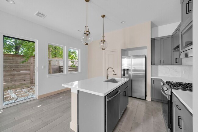 Building Photo - 9551 Neuens Rd
