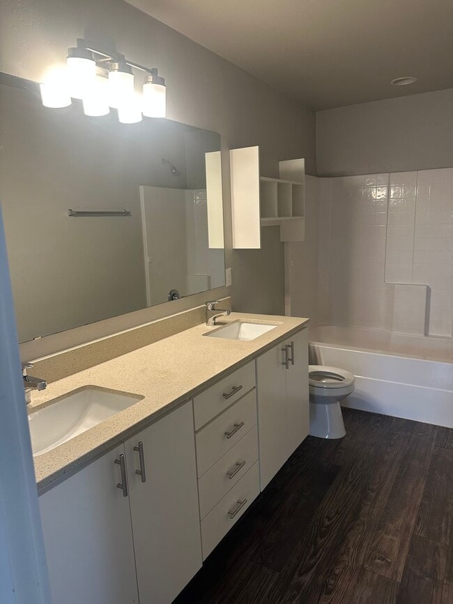 Building Photo - 3 Bedroom Townhome with ALL APPLIANCES at a great price!!