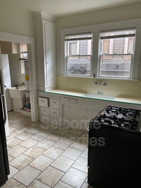 Building Photo - 754 55th St