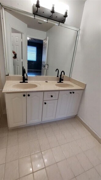 Building Photo - 238 Magnolia Ave