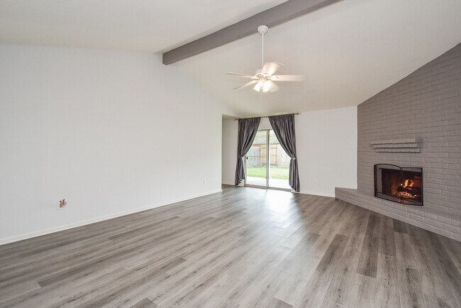 Building Photo - 22743 Red River Dr