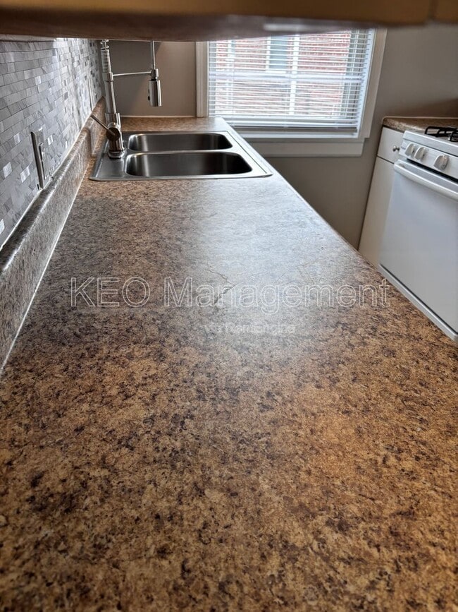 Building Photo - 231 E Xenia Dr