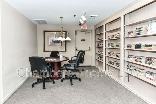 Building Photo - 1600 N Oak St