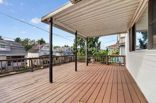 Building Photo - 729 Ridgeway Ave