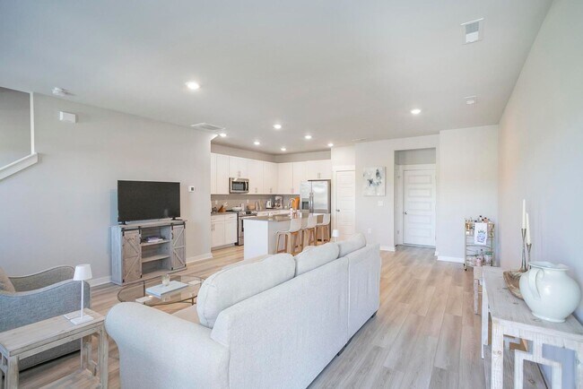 Building Photo - 517 Swanholme Dr