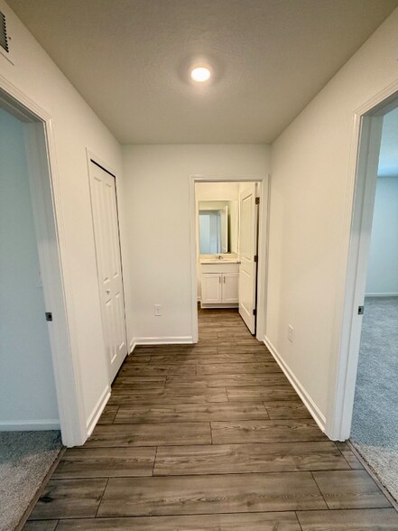 Building Photo - 4212 SW 82nd Ln