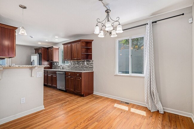 Building Photo - Don't miss this University Hills Home!