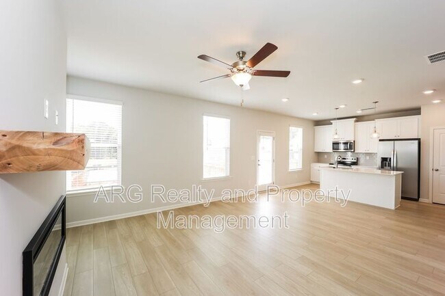 Building Photo - 17 Camellia Dr