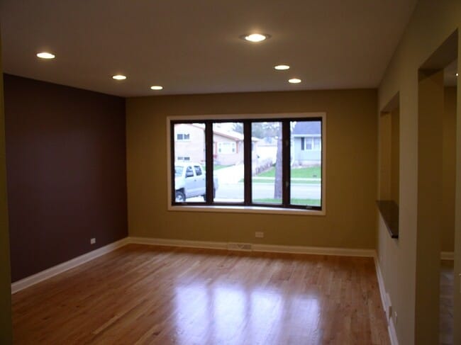 Building Photo - 408 N Iowa Ave