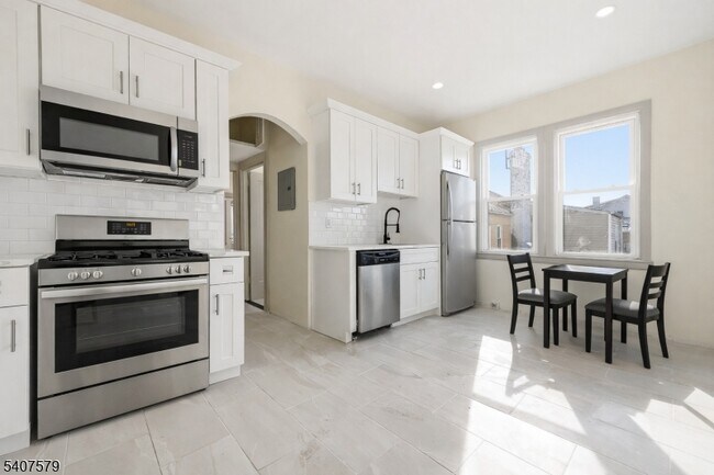 Building Photo - 265 N 17th St