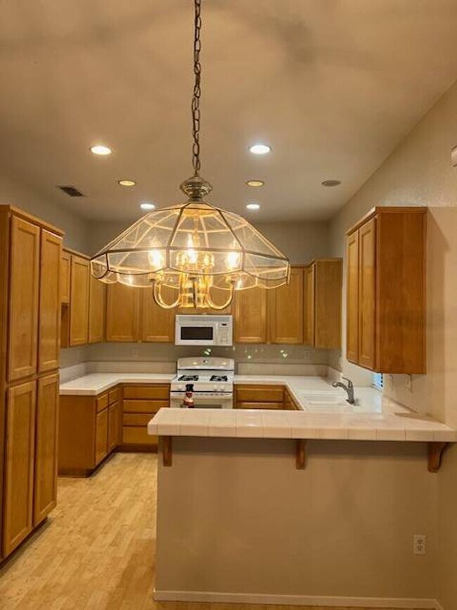 Building Photo - Roseville home with new artificial grass