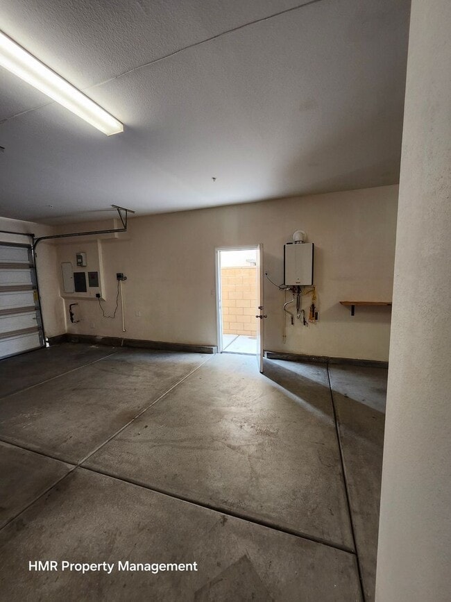 Building Photo - Beautiful two story 5 bedroom in ontario R...