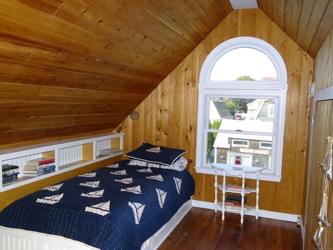 Building Photo - 187 Linden Ave