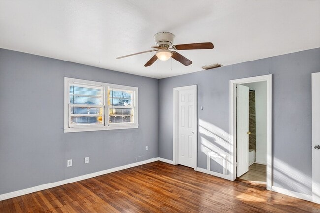 Building Photo - 2011 W 16th St