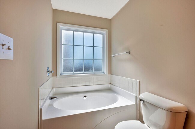 Building Photo - Perfect Family Layout with Office & Large Fenced Backyard | $500 Move-In Incentive for 4/1/26 Mov...