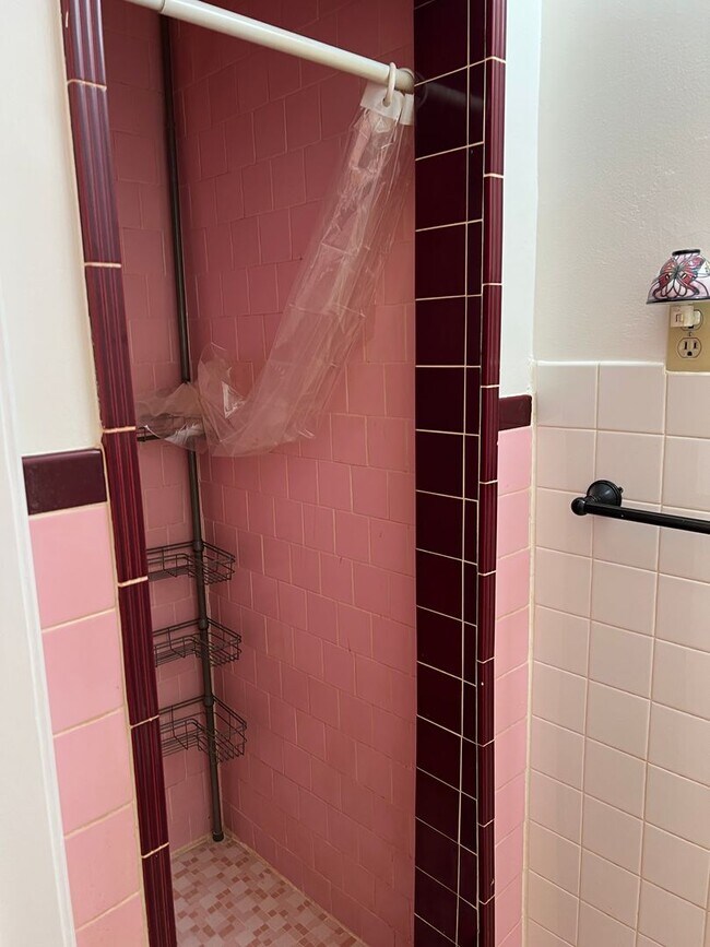 Building Photo - 500 SQFT. STUDIO UNIT NEAR DOWNTOWN HAYWARD. PRIME LOCATION, PRIVATE ENTRENCE, AND MORE!!!