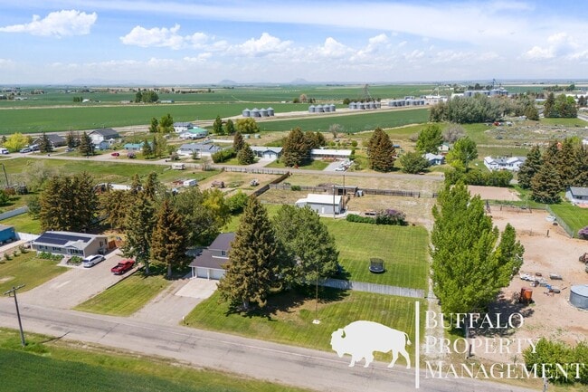 Building Photo - Charming Country Home on 2 Acres | 5 Bed | 3 Bath | Blackfoot, ID