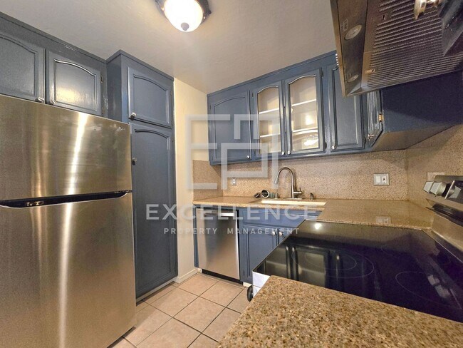 Building Photo - Spacious 2/2.5 Townhouse with 1 Car Garage...