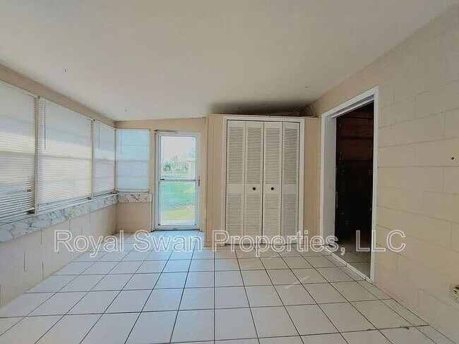 Building Photo - 4035 S Wellington Dr