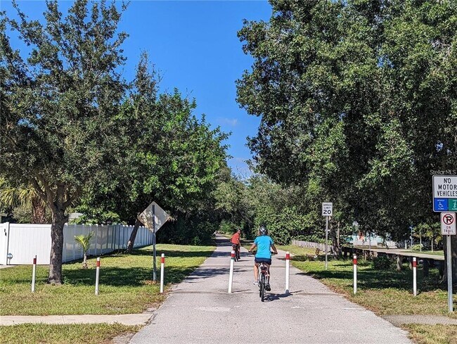 Building Photo - 1922 Springtime Ave