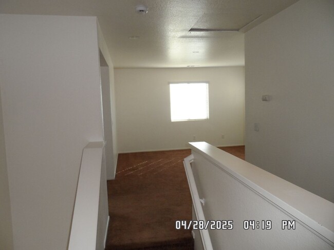 Building Photo - 3 Bedrooms, 2 1/2 Bathrooms, 2 Story, Loft...