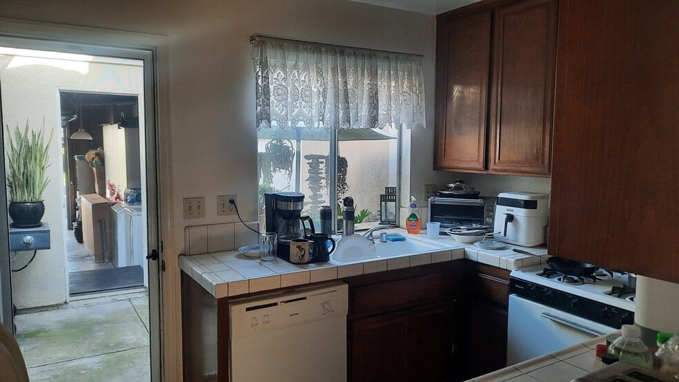 Building Photo - 114 Oxford