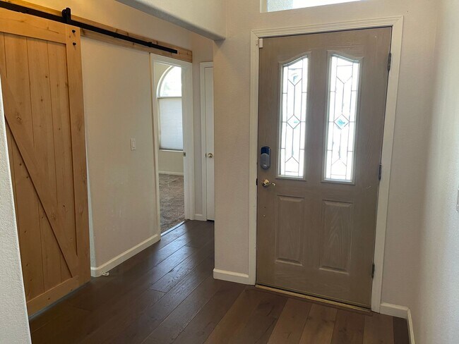 Building Photo - Charming 3-Bedroom Home Backing to Greenway with Golf Course Access