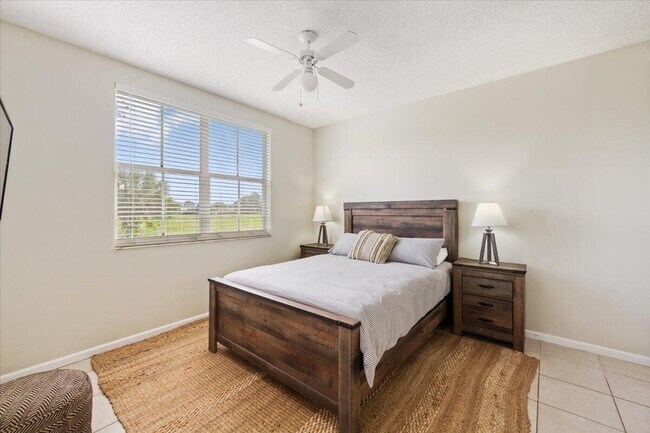 Building Photo - 2060 Greenview Shores Blvd