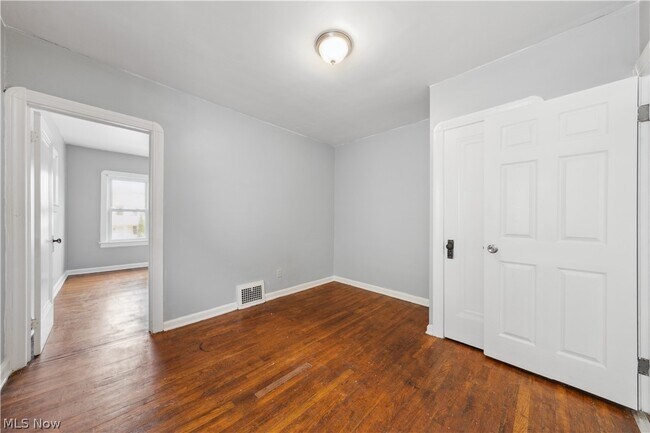 Building Photo - 3740 E 151st St