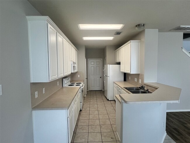 Building Photo - 8904 Elm Drake Ln