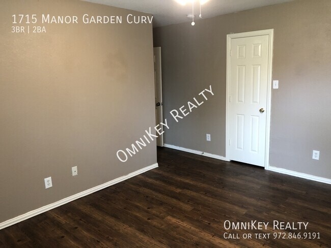 Building Photo - 1715 Manor Garden Curve