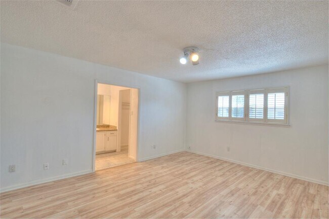 Building Photo - 1141 Country Pl Dr