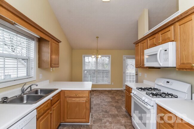 Building Photo - 4019 McDowell Dr