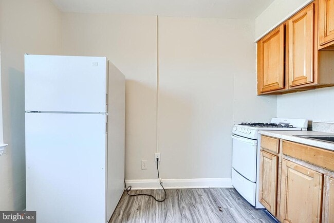 Building Photo - 5626 Midwood Ave