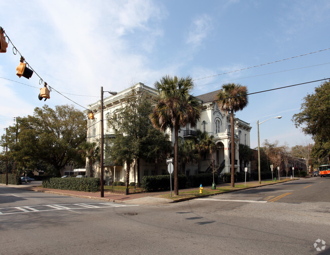 Primary Photo - Telfair Arms Apartments