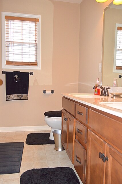 Building Photo - Pet Friendly Five Bedroom with Basement!