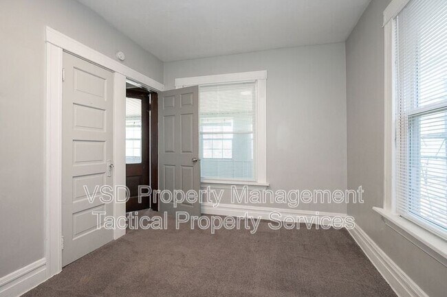 Building Photo - 8204 Vineyard Ave